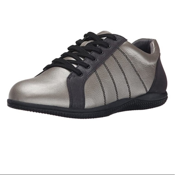 🔥SALE🔥 SoftWalk Memory Foam Silver Wash lace up sneakers - Picture 4 of 9
